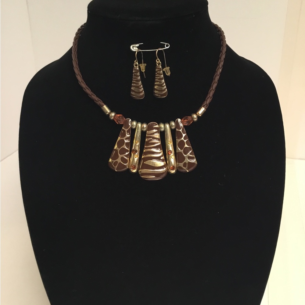 Two tone giraffe and tiger print necklace with matching pierced earrings.